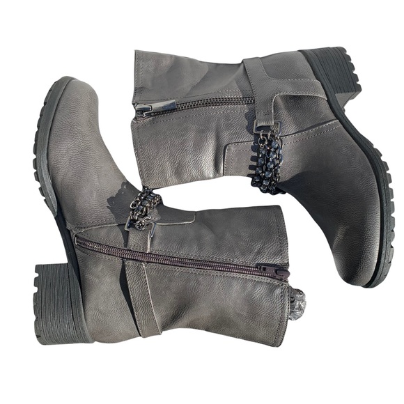 Simply Vera Vera Wang Shoes | Simply Vera by Vera Wang Gray Boots with Chains and Double Zippers | Color: Gray/Silver | Size: 8.5 | Lucasindustries's
